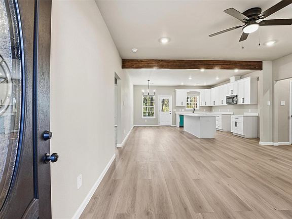 3rd image of 815 Magnolia Ave