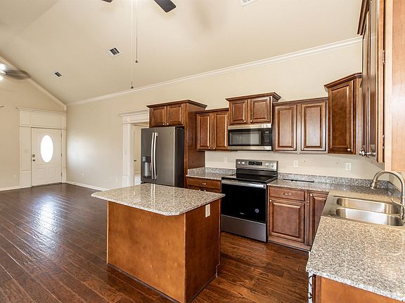 2nd image of 601 Adams Vineyard Rd