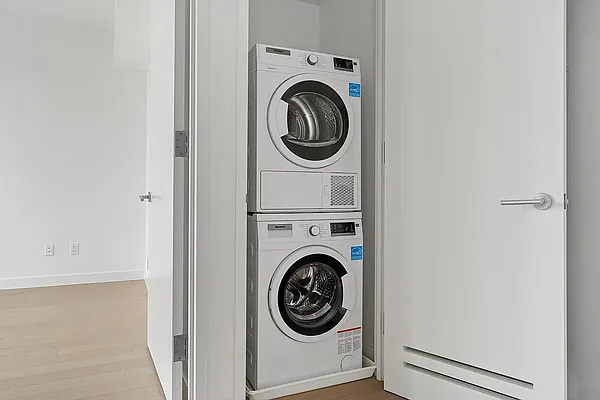 Laundry, photo 1