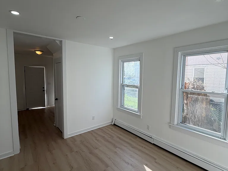 142 Cowles St — Photo 3