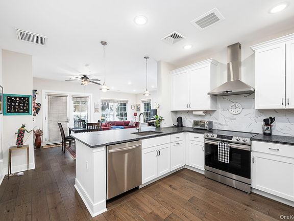 3rd image of 19 Butterfield Rd #102B
