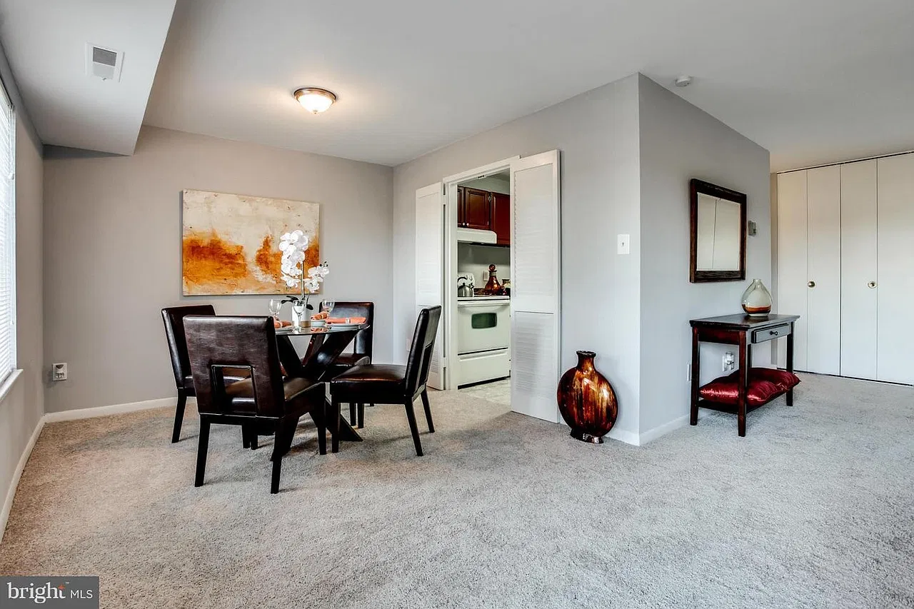 3101 S Manchester St — Photo 4
