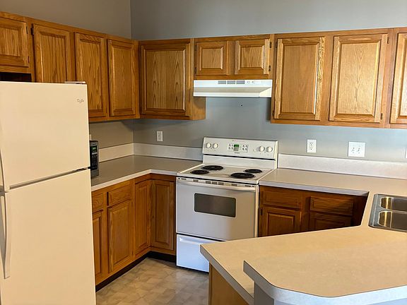 3rd image of 6565 Clover Ct SE