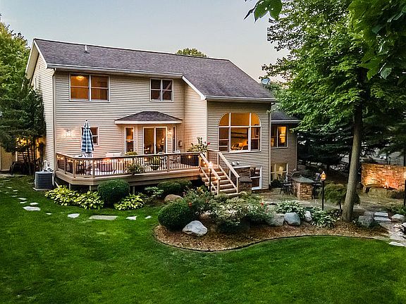 3rd image of 6748 English Oak Dr