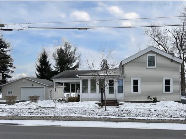 1207 S Main St, Medina, NY 14103
