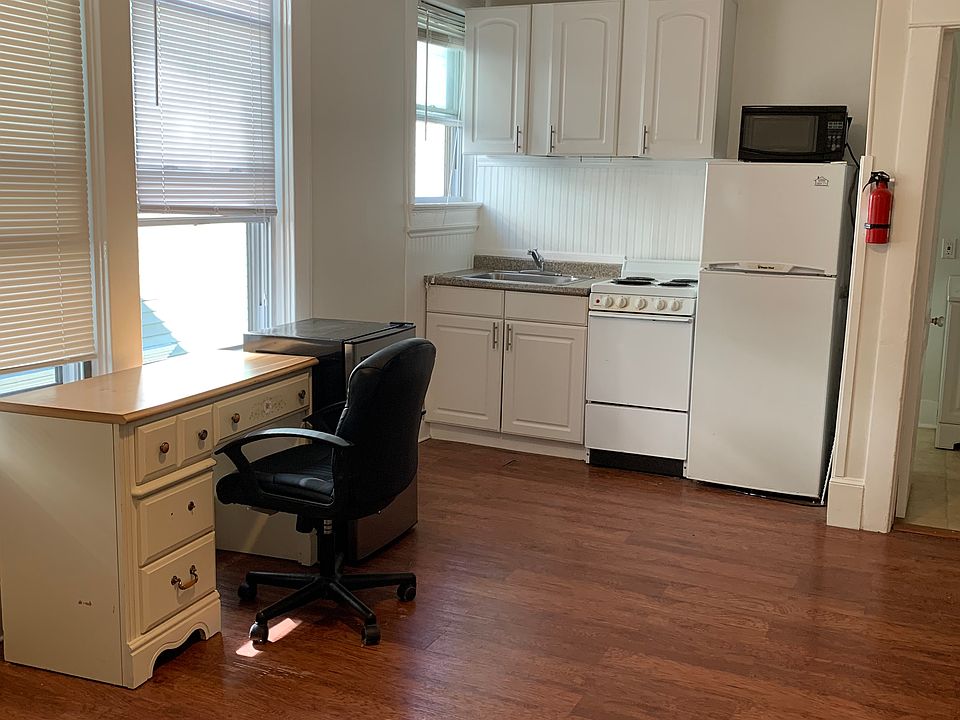 1st image of 244 Bowen St #6