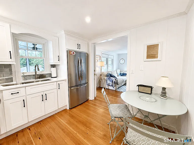 10 Reeves Ave — Photo 10