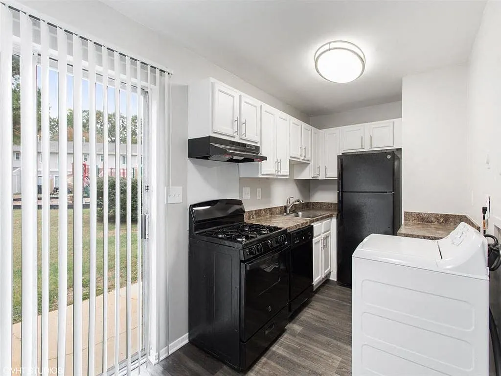 The Lawton Townhomes — Photo 3