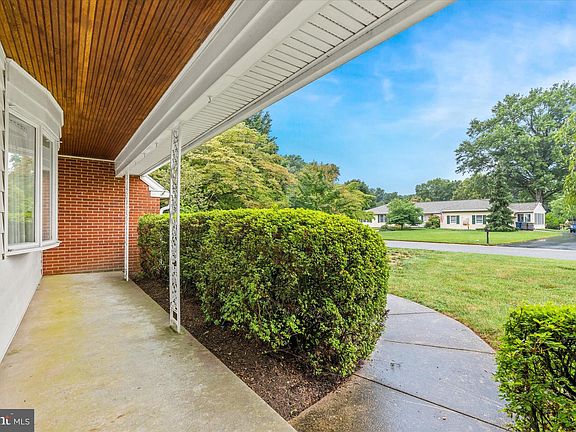 4th image of 25 Harlech Dr