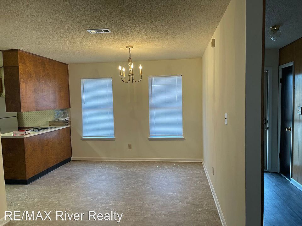 2nd image of 3303 Saddlebrook Dr
