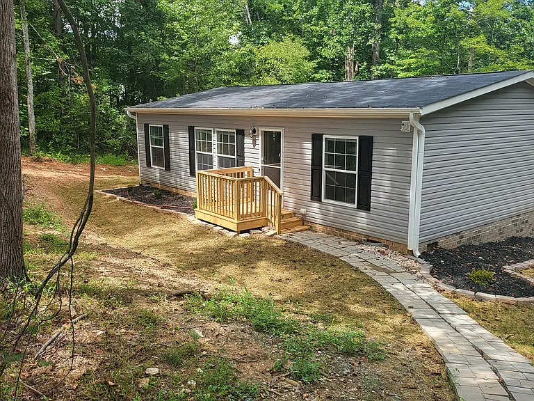 1015 Laine Rd — Photo 8