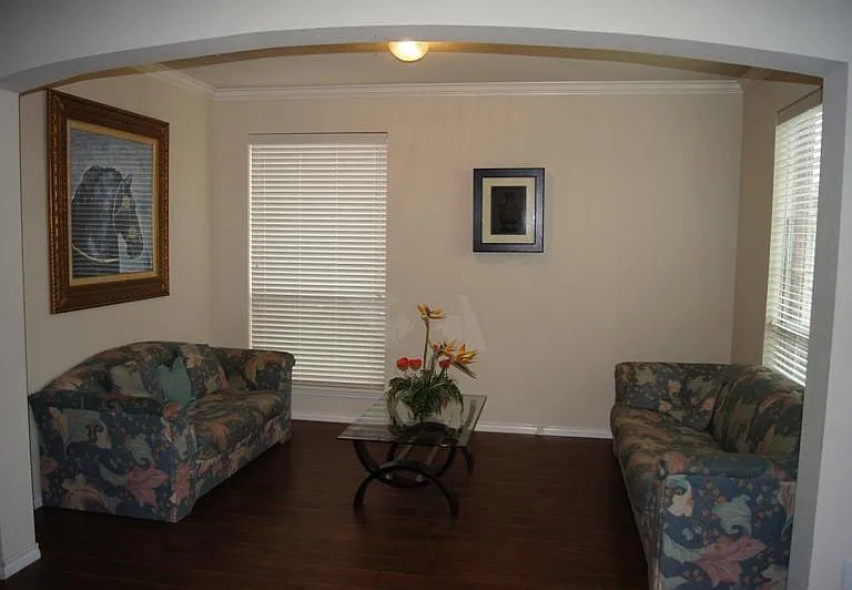 332 Kansas Trl — Photo 3