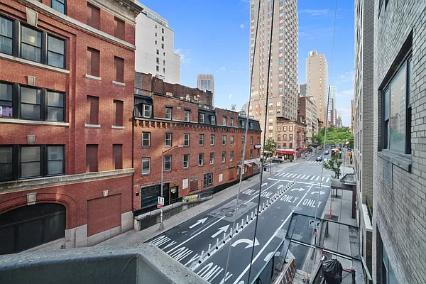 Rented by REAL New York | media 11