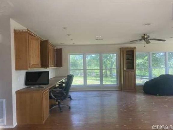 3rd image of 633 Polk Rd