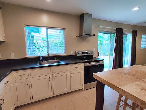 3rd image of 958 Holoholo St #C