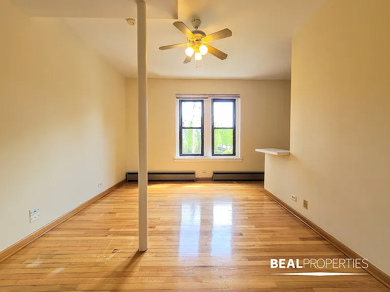 635 W Barry Ave — Photo 10