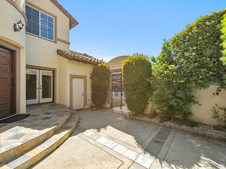 6 Westchester Ct — Photo 42
