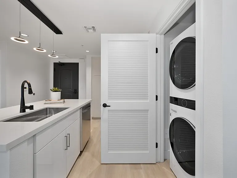 Begonia Place Luxury Apartments — Photo 90