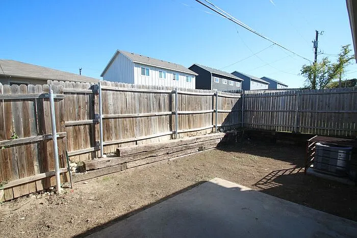 3219 Karen St — Photo 23