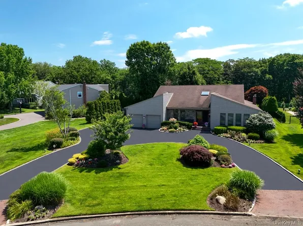 1 Castle Drive, Woodbury, NY 11797