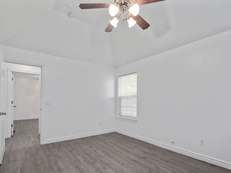 4900 Sunny Ct — Photo 8