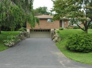 5283 Ridgeway Dr, Zionsville, PA 18092