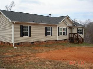 3301 Volunteer Rd, Pinnacle, NC 27043