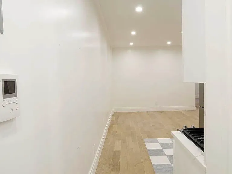251 Pacific St #5 — Photo 6