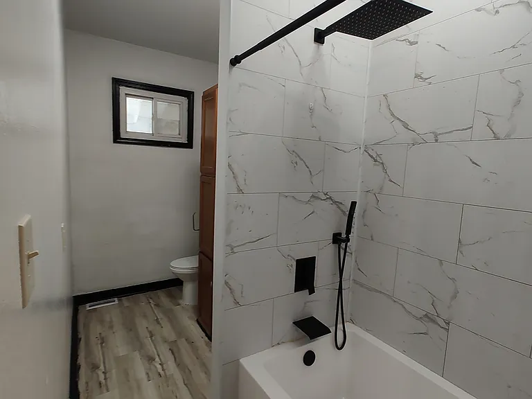 155 W Railroad St — Photo 7