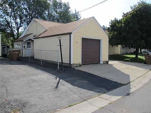 3rd image of 21-23 Starcrest Dr