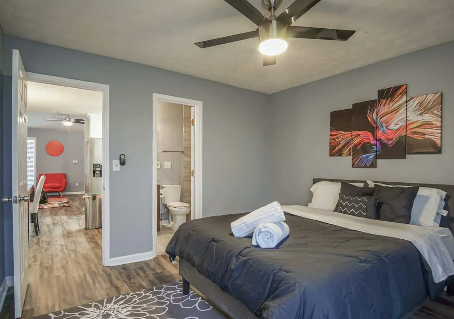 The Rosewood Townhouse - 10 mins to horse park! — Photo 1