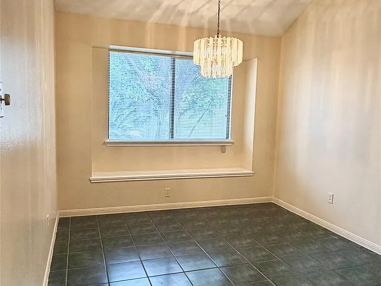 17407 Chamberlain Dr — Photo 10