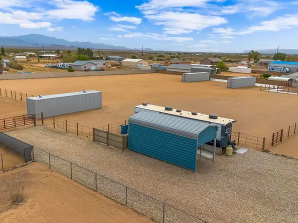 886 S San Pedro Rd, Golden Valley, AZ 86413