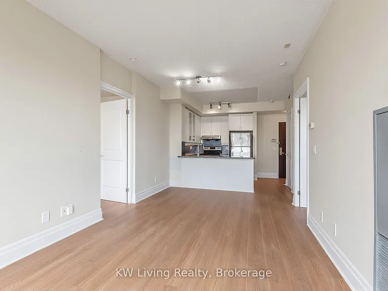 21 Upper Duke Cres #604 — Photo 14