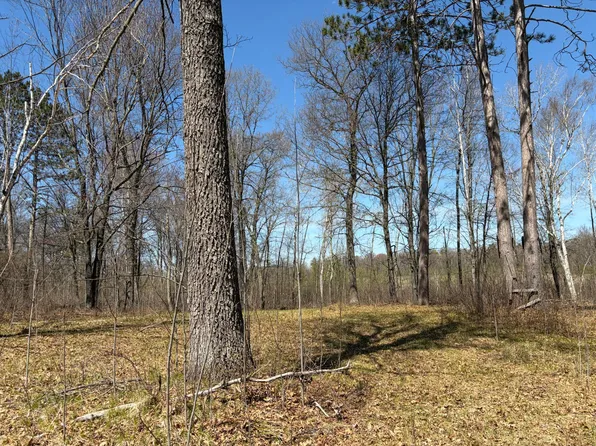 6 Miramar Rd, Spooner, WI 54801