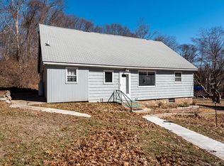 69 Roxbury Rd, Niantic, CT 06357