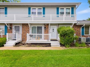 306 Milton Ct Unit B, Bloomingdale, IL 60108