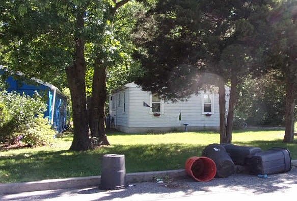 2nd image of 820 Bryant St