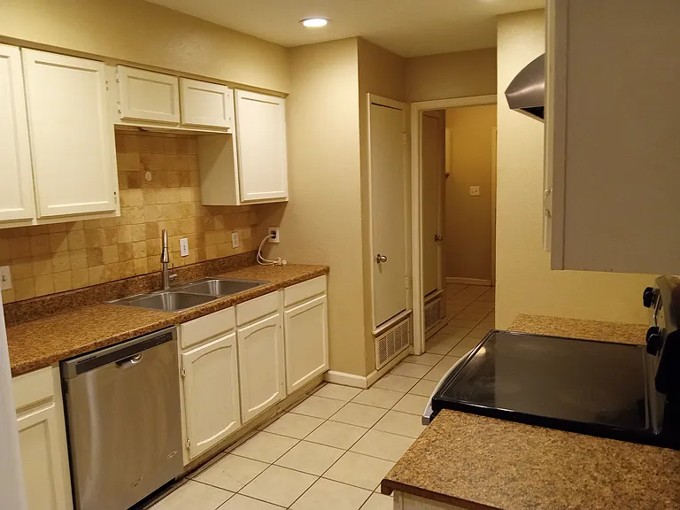 6409 Westcreek Dr — Photo 11