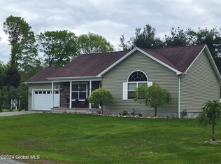 13 Middleton Dr, South Glens Falls, NY 12803