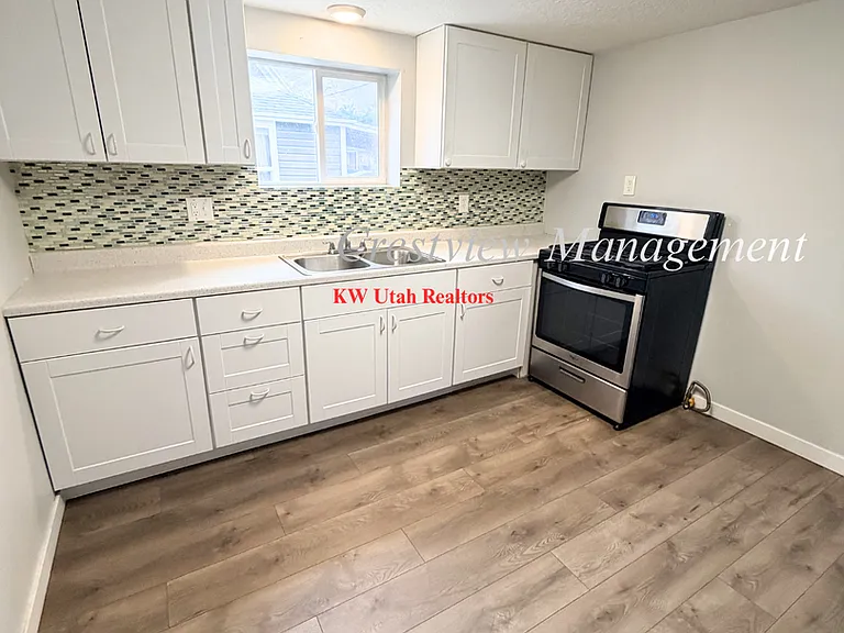 2029 Monroe Blvd — Photo 3