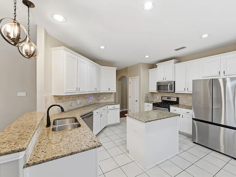 2208 Gregory Creek Dr — Photo 9