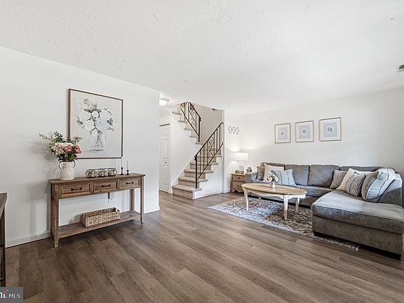 5th image of 129 Ascot Ct