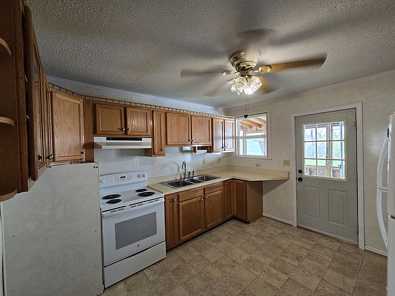 3rd image of 307 Spring Rd #307