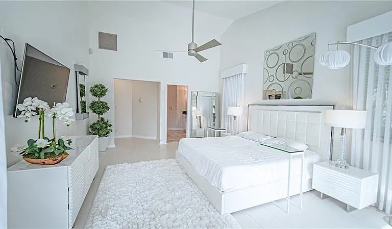 50 Bay Colony Dr — Photo 11