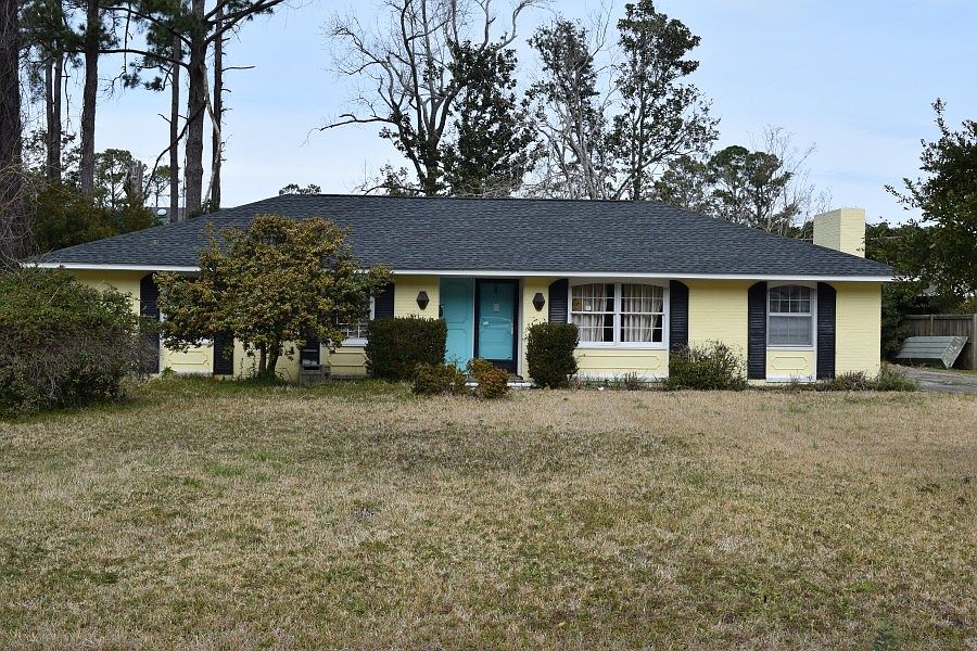 1st image of 303 Fairview Dr