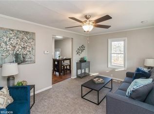 1532 E Pleasant View Dr, Des Moines, IA 50320