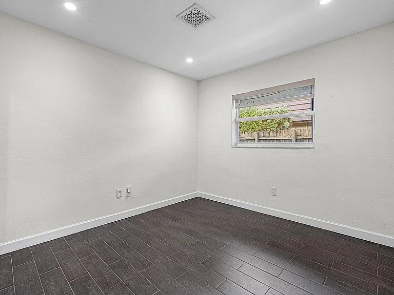855 Berkeley St — Photo 19