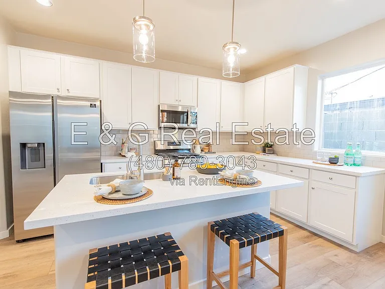 3725 E Flower St — Photo 6