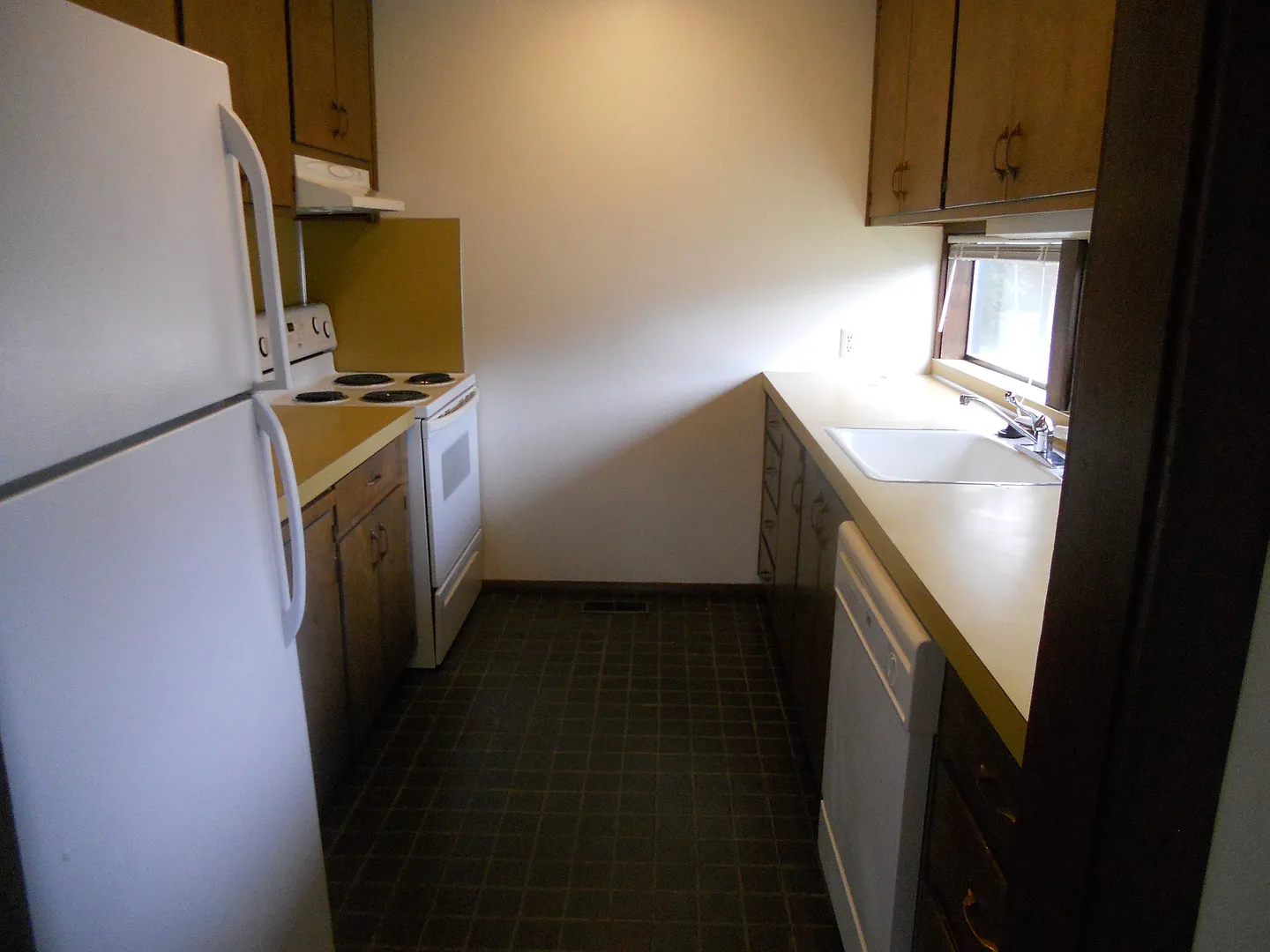 Spacious 2 bedroom 1 bath 1192 sq ft. — Photo 3